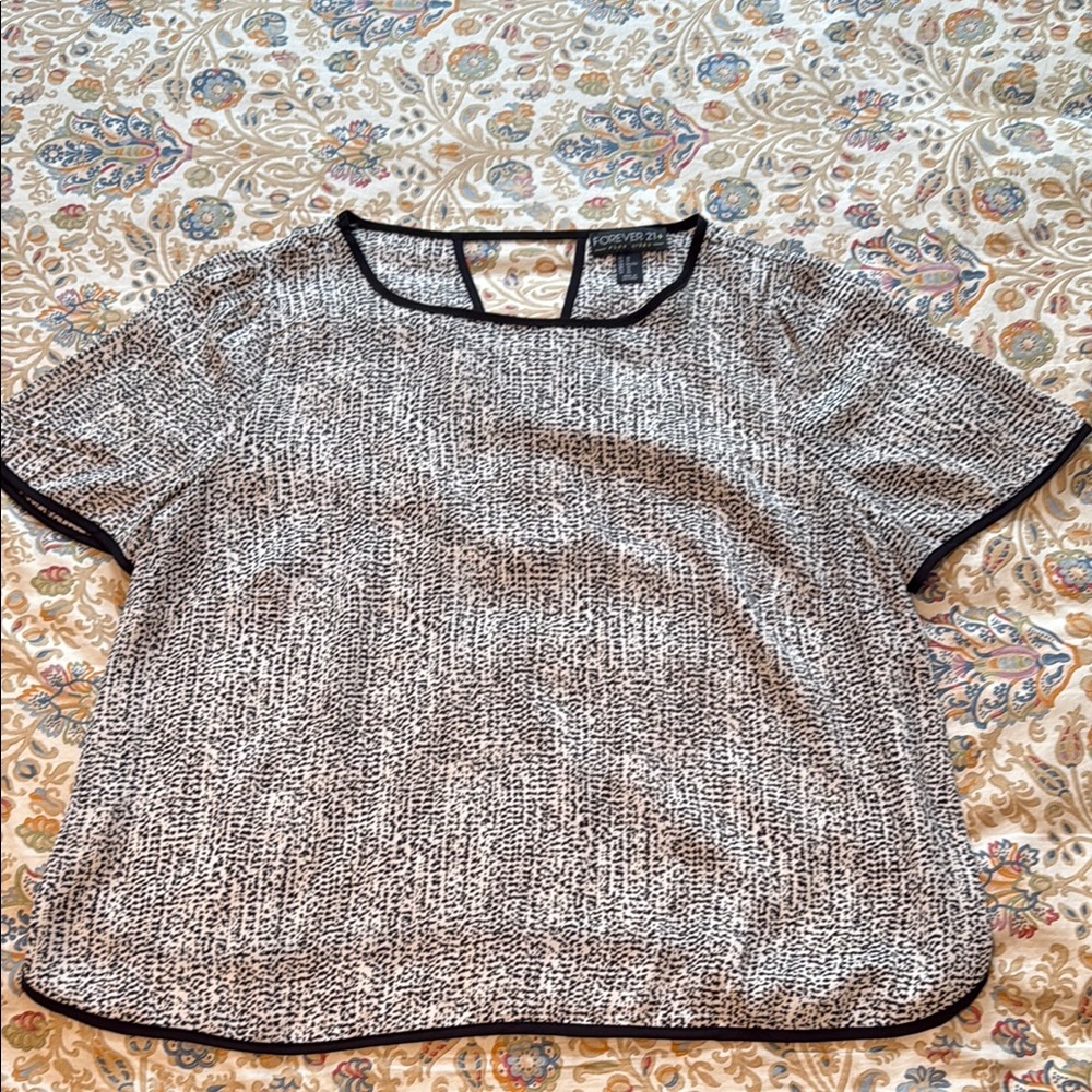 Forever 21 Short Sleeve Blouse